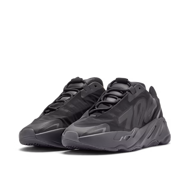 Yeezy 700 MNVN Triple Black - Imagem 6