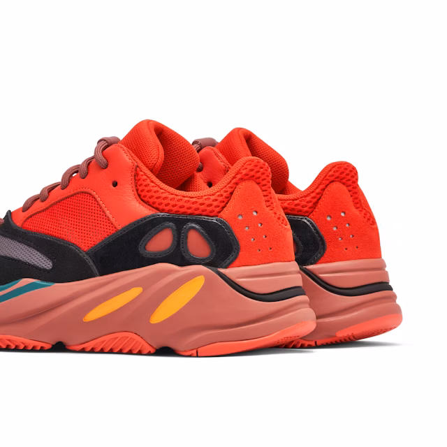 Yeezy Boost 700 Hi-Res Red - Imagem 3