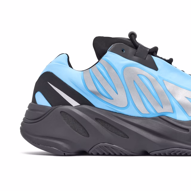 Yeezy Boost 700 MNVN Bright Cyan - Imagem 3