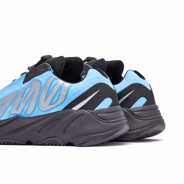 Yeezy Boost 700 MNVN Bright Cyan - Imagem 4