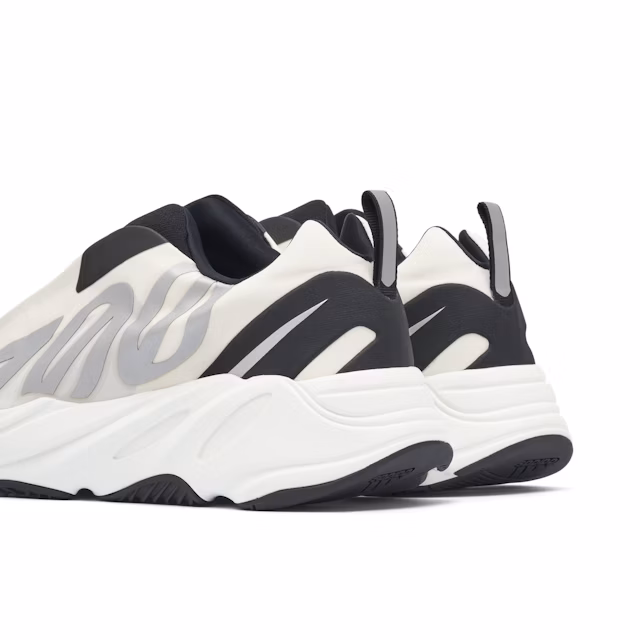 Yeezy Boost 700 MNVN Laceless Analog - Imagem 3